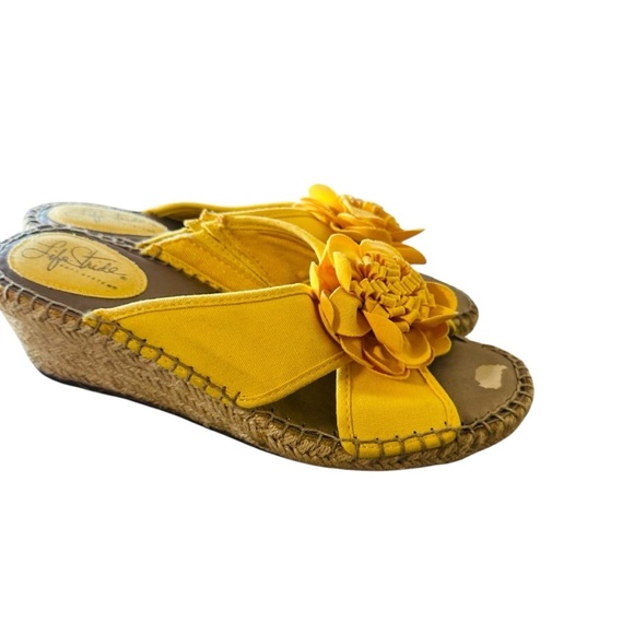 LifeStride Women's Bloom Espadrille Sandal,Yellow - Picture 5 of 10
